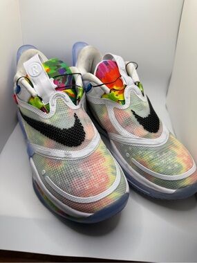 Nike adapt bb 2.0 comes with charging dock and plug | Men’s 7 OR Women’s 9 wide